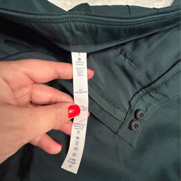 Lululemon woman’s pants. Teal in colour. New condition. Size 6. Pockets. Stretch - Picture 2 of 11